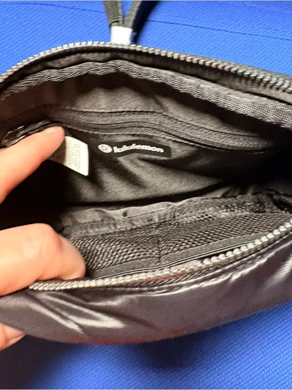 Lululemon Everywhere Crossbody Bag 2L Wunder Puff Black New With Tags. - Picture 7 of 9